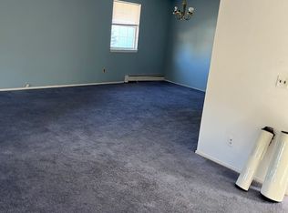 10 Park Manor Ct #10B, Glen Cove, NY 11542