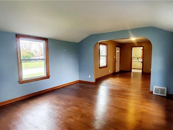 4th image of 315 N Main St