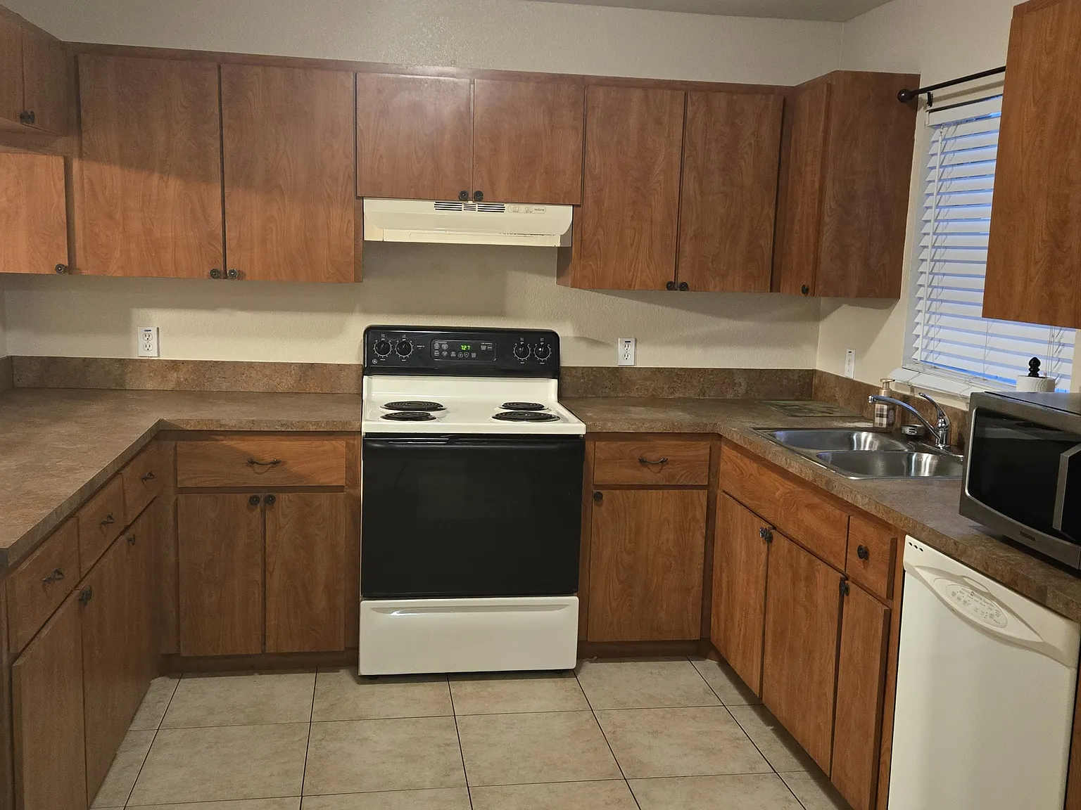 2 bed, 950 sqft, $1,500 — Photo 2