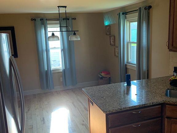 5th image of 835 Mohawk St