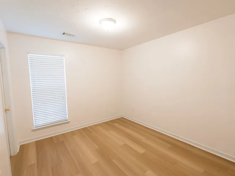2049 Dundee Way — Photo 14