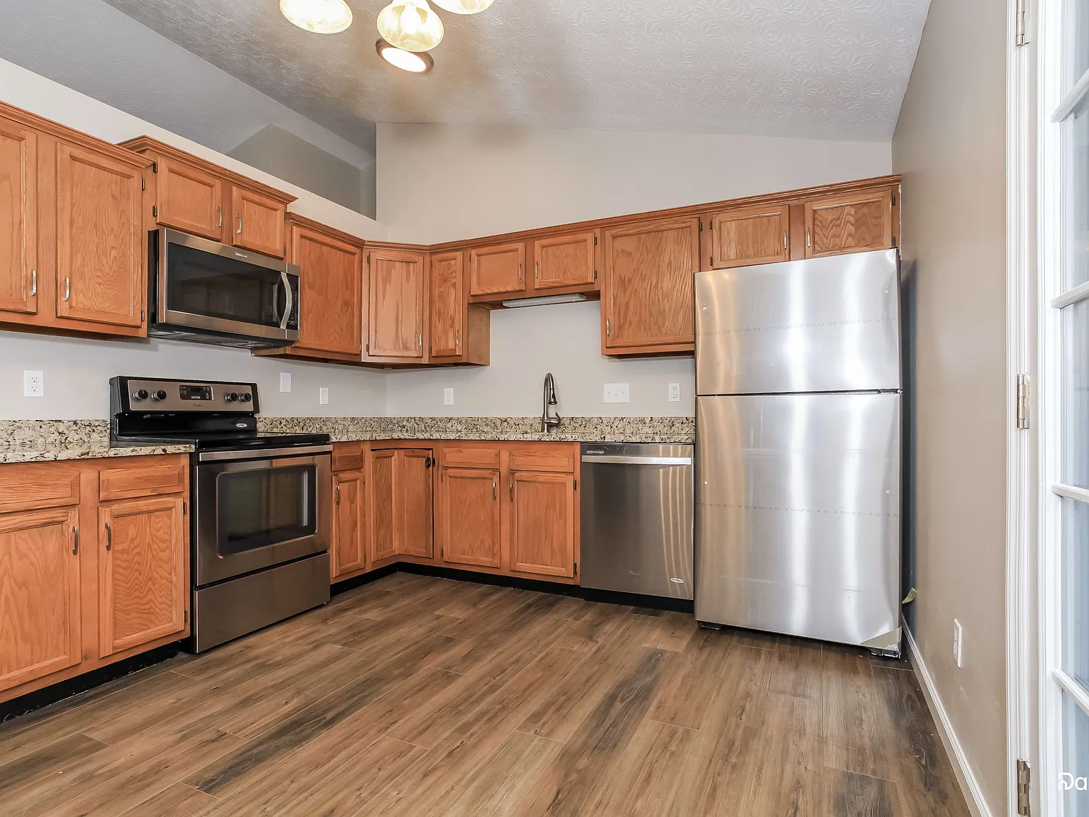 3 bed, 2.5 bath, 1472 sqft, $2,275 — Photo 3