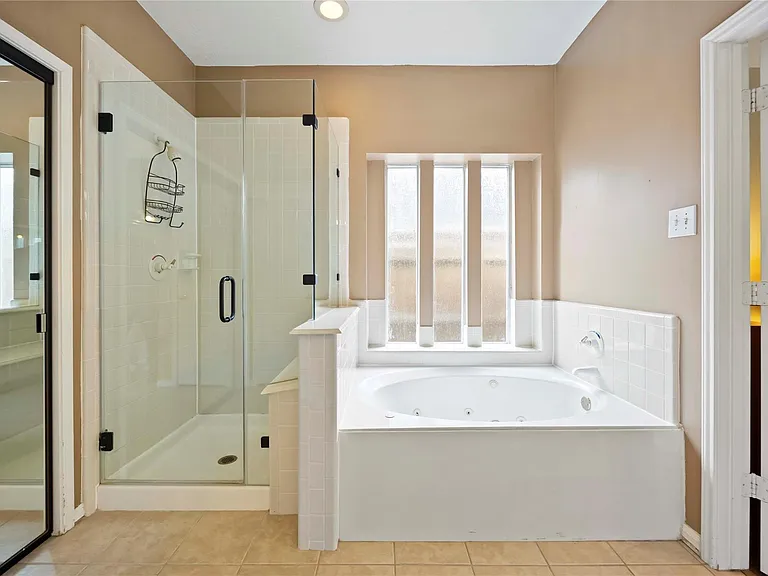 13611 Delacey Ln — Photo 12