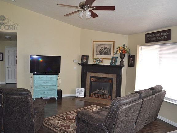 3rd image of 3804 E Orchard Cir