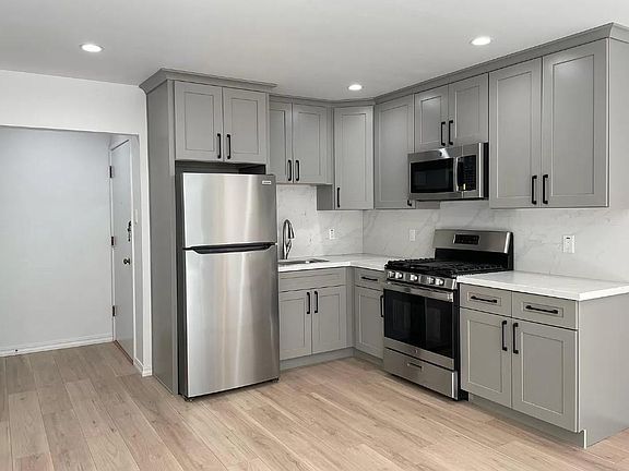 2nd image of 781 Corbett Ave APT 5