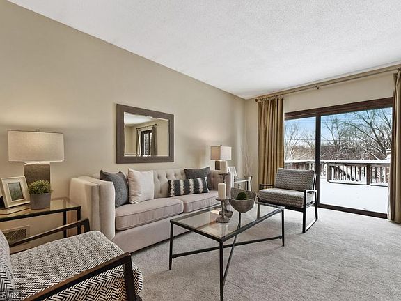 4th image of 422 Iona Ln