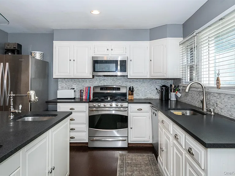17 Edgewood Ave — Photo 5