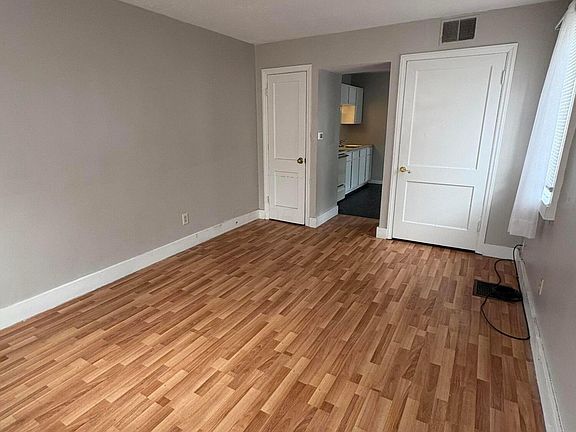 2nd image of 1040-1042 Loretta Ave