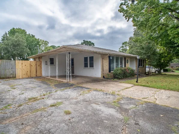 1004 Ford Ave, Muscle Shoals, AL 35661