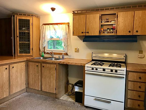 3rd image of 10686 Parkwood Dr