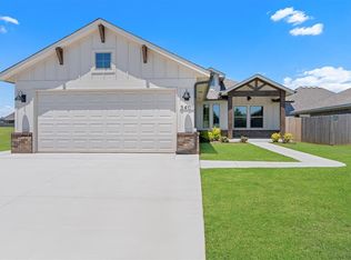 3401 Piney River Dr, Yukon, OK 73099