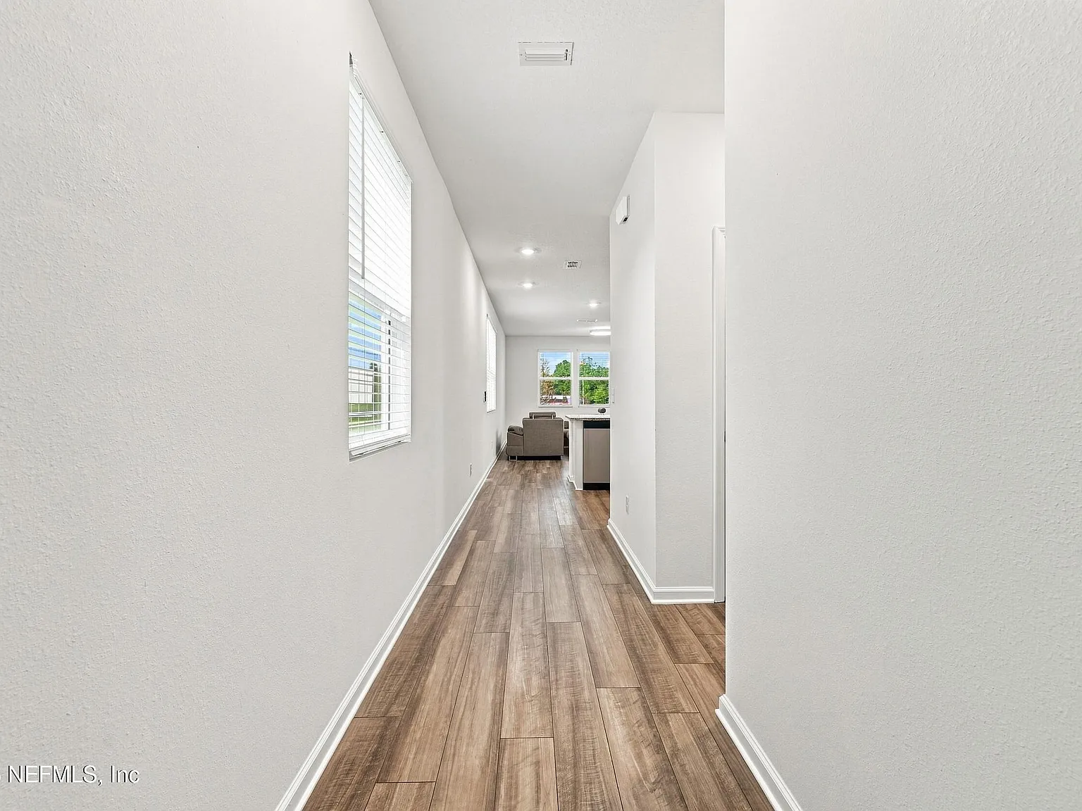 3 bed, 2.5 bath, 1403 sqft, $1,800 — Photo 4