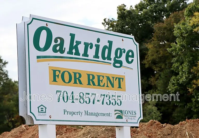 2744 White Oak Ln — Photo 2