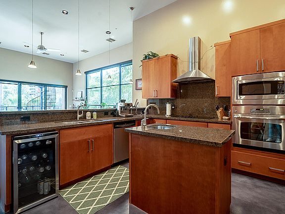 5th image of 920 E Mitchell Dr Unit 107
