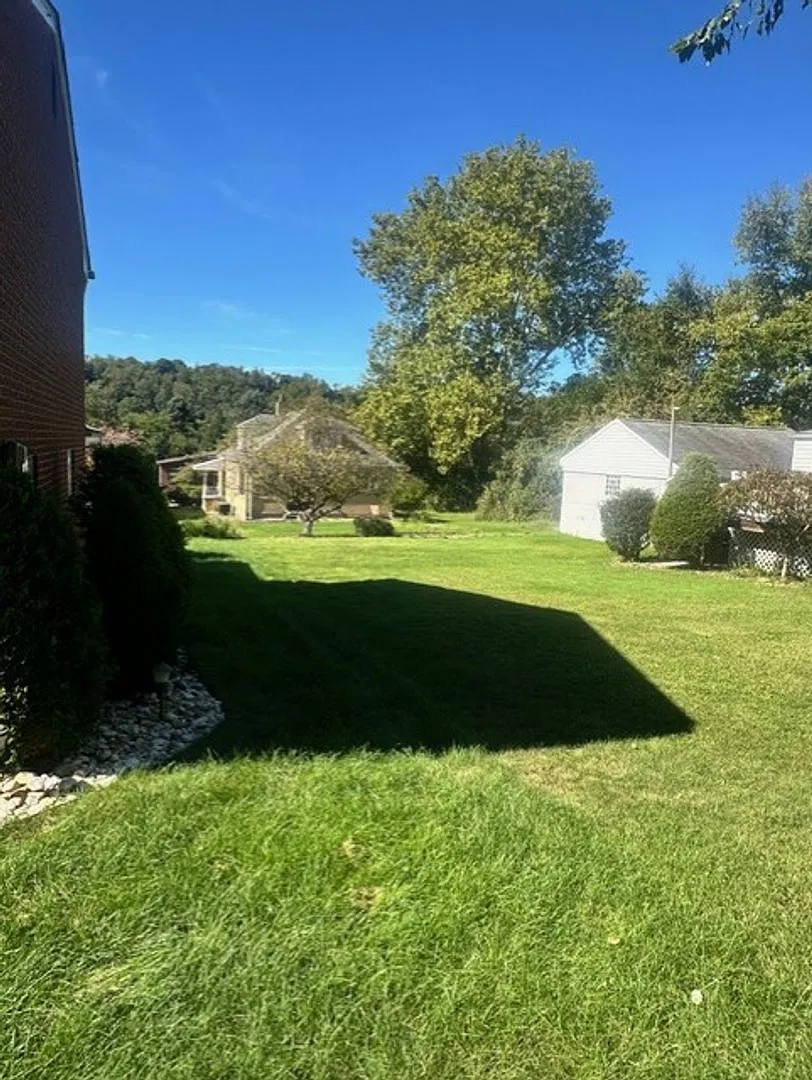 1704 Vermont Ave. White Oak PA 15131 — Photo 3