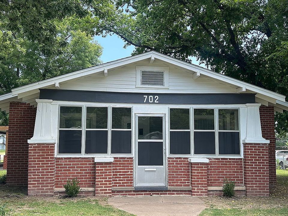 1st image of 702 S Pettit Ave