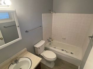 2300 20th St APT 7, Zion, IL 60099