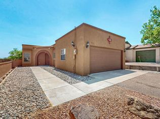 913 Charles Dr NE, Rio Rancho, NM 87144
