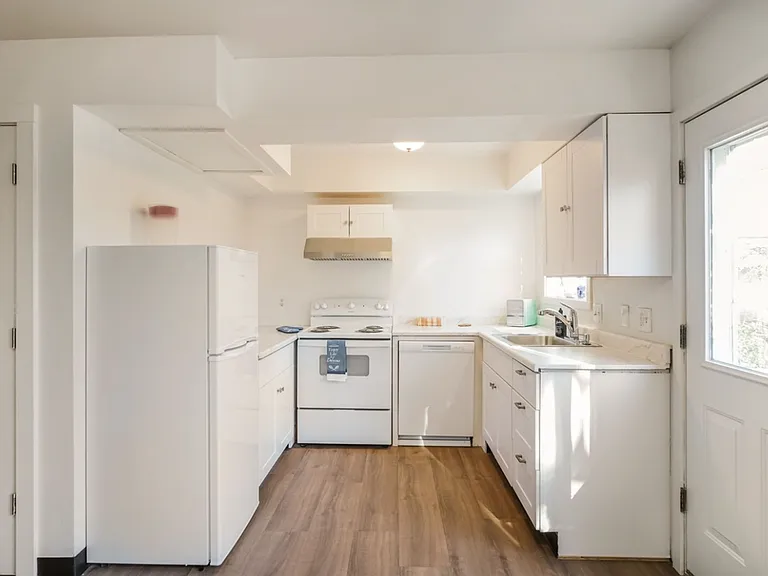 7640 SE Yamhill St #7 — Photo 8