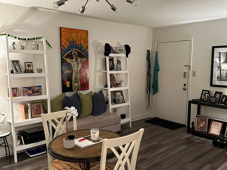 2255 Saint Charles Ave #208 — Photo 2