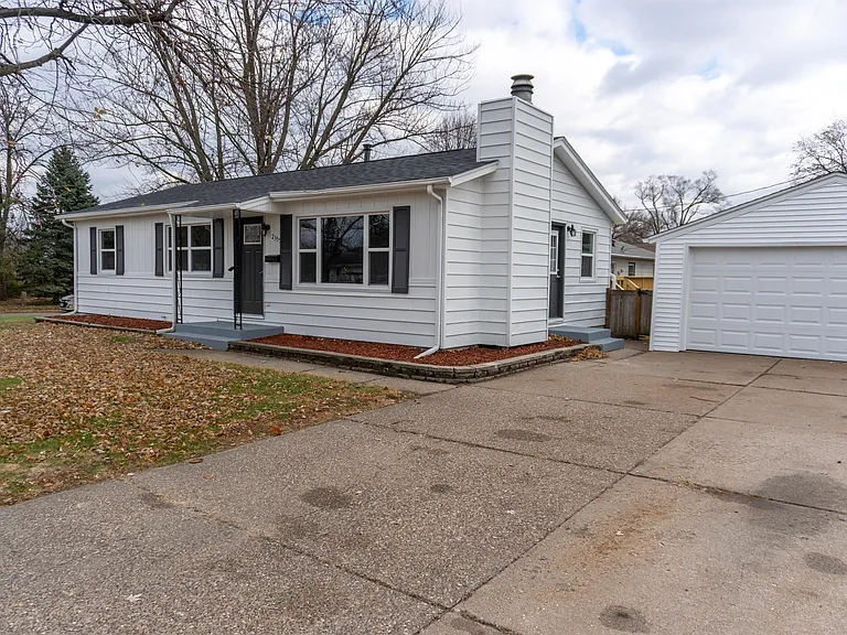 2355 Hawthorne Ct — Photo 1