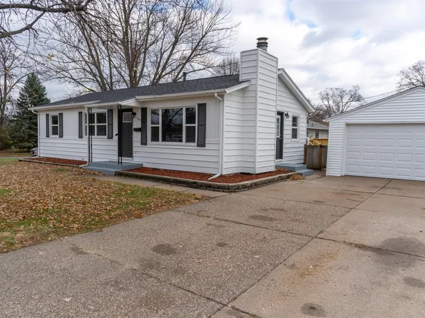 2355 Hawthorne Ct, Bettendorf, IA 52722