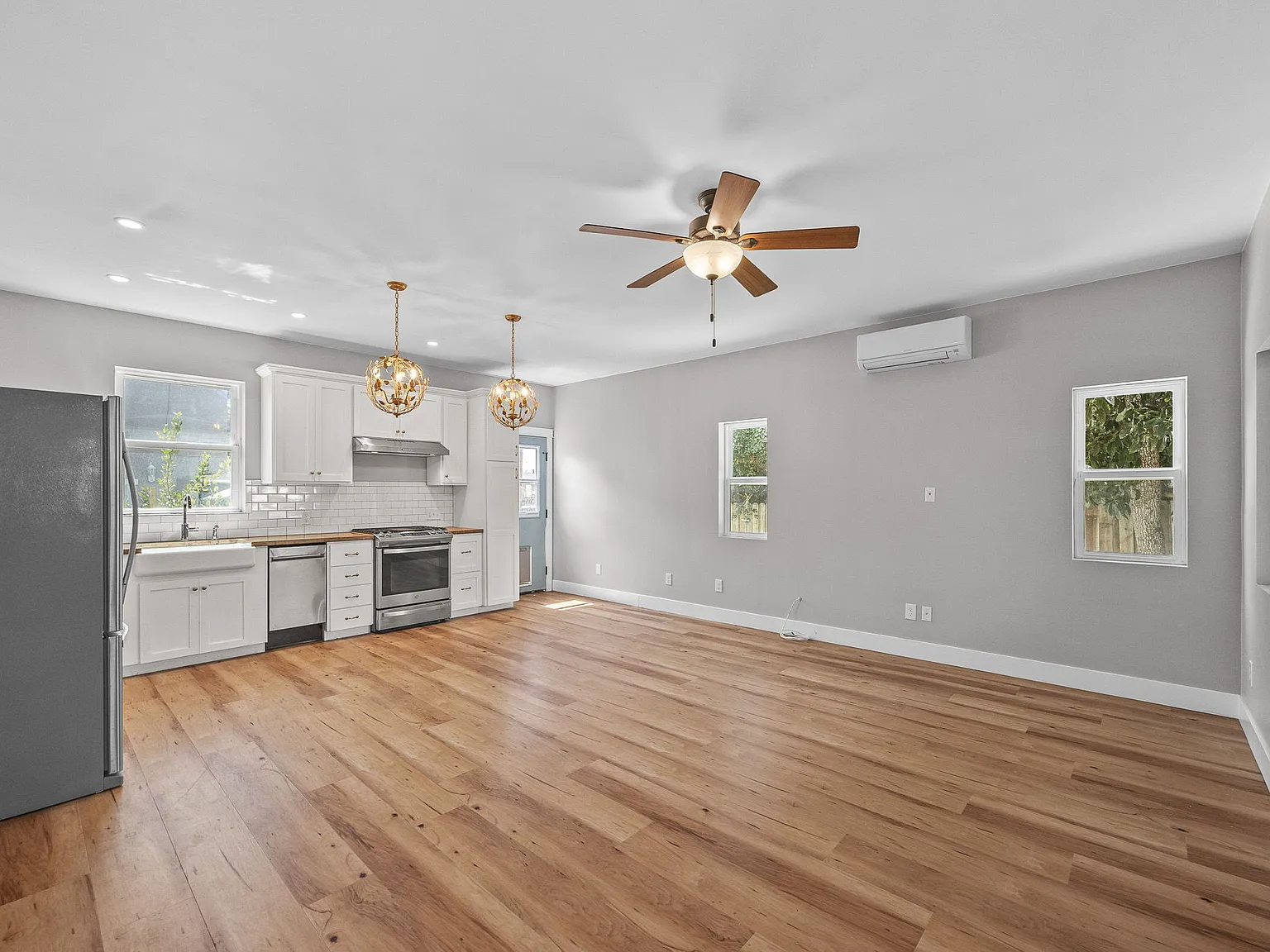 2 bed, 1000 sqft, $3,300 — Photo 4