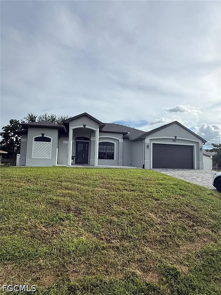 3 bed, 2.0 bath, 1882 sqft, $2,200 — Photo 1