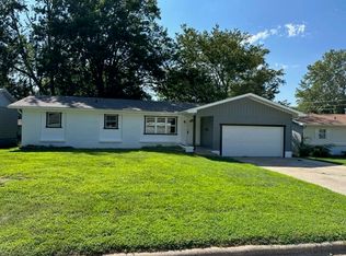 1235 S Prince Ln, Springfield, MO 65804