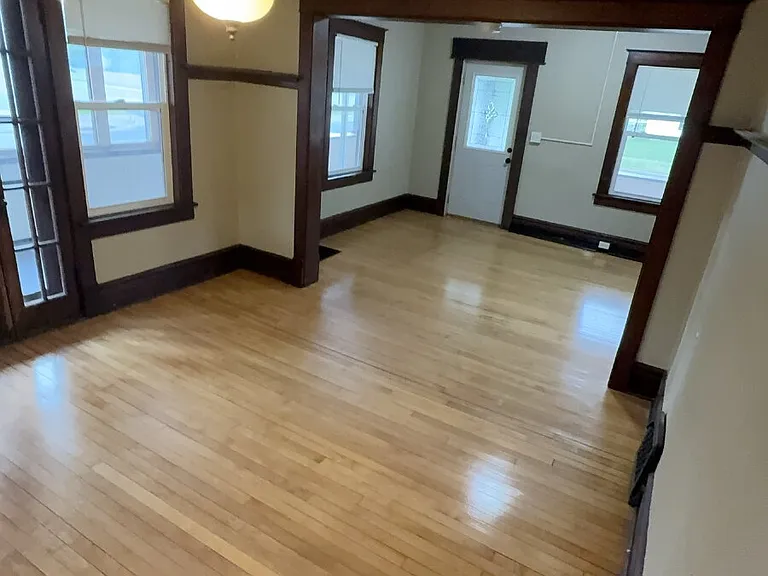 739 Broadway St — Photo 6