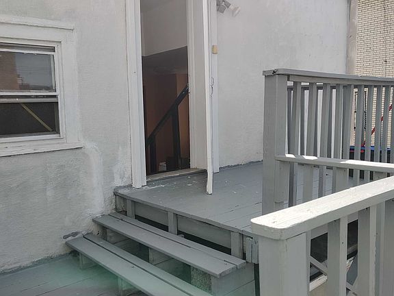 2nd image of 2556 W 15th St