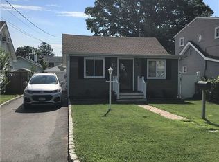 1375 Pine Acres Blvd, Bay Shore, NY 11706
