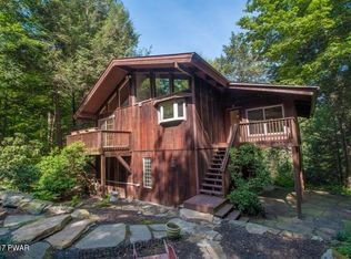 116 Clover Ln, Greentown, PA 18426