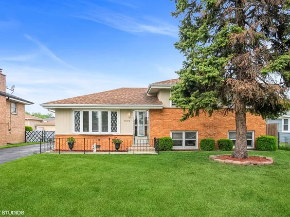 7906 W 73rd St, Bridgeview, IL 60455