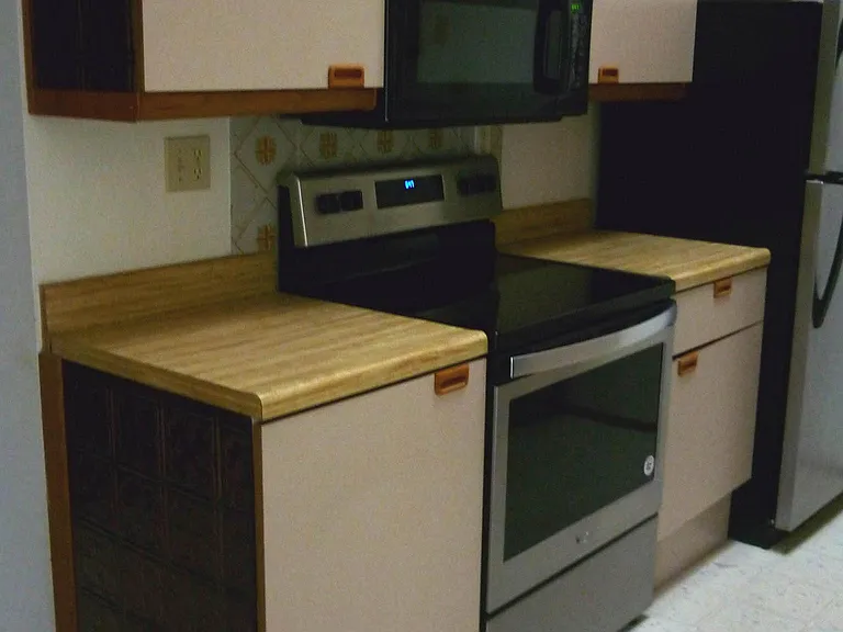 Looking into the kitchen.