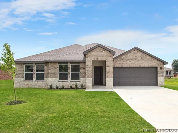 900 N Arapahoe Ave, Chouteau, OK 74337