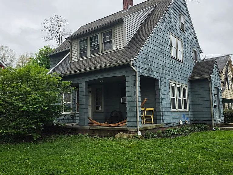 338 E College Ave — Photo 3