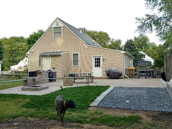5th image of 510 Monterey Ave