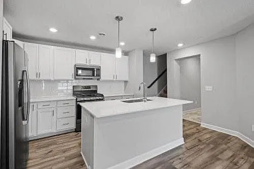 10904 Holly Pl N — Photo 9