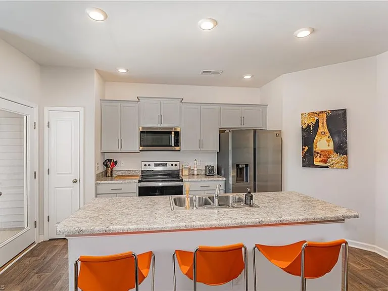 3805 Buckskin Way — Photo 4