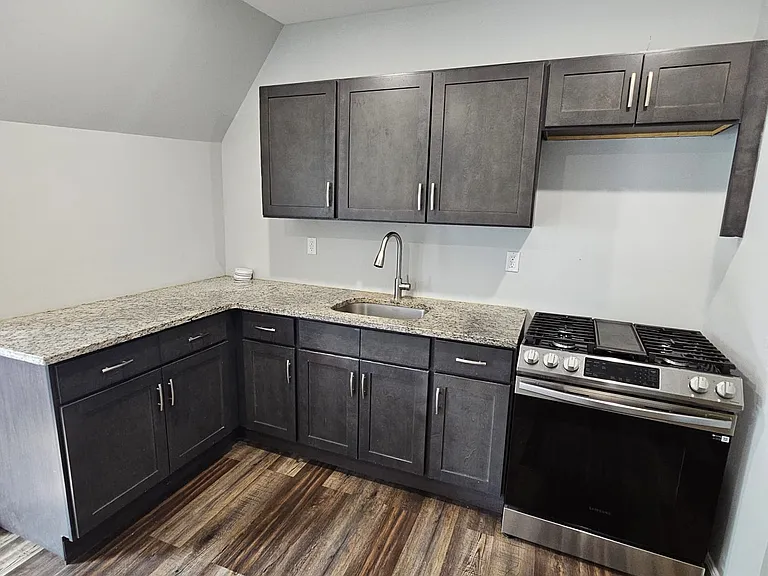 228 S 7th St #3 — Photo 11