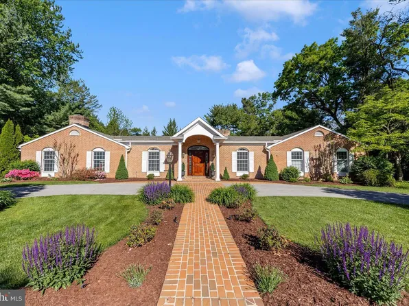 13508 Overhill Dr, Hagerstown, MD 21742