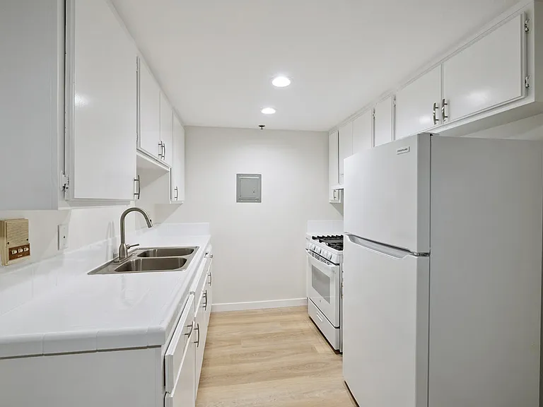 Westgate Apartments — Photo 24