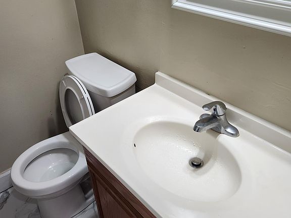 4th image of 2215 Gerald Ct
