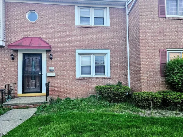 5859 Bear Creek Dr, Bedford Heights, OH 44146