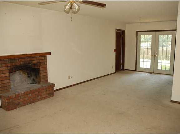 3rd image of 1646 N Timberline Dr
