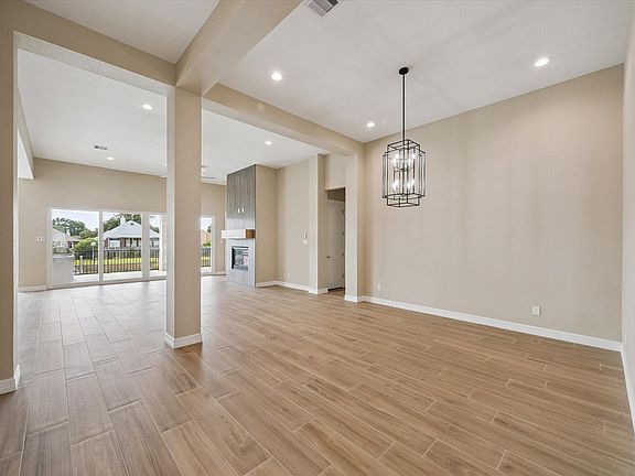 5th image of 606 Appia Dr
