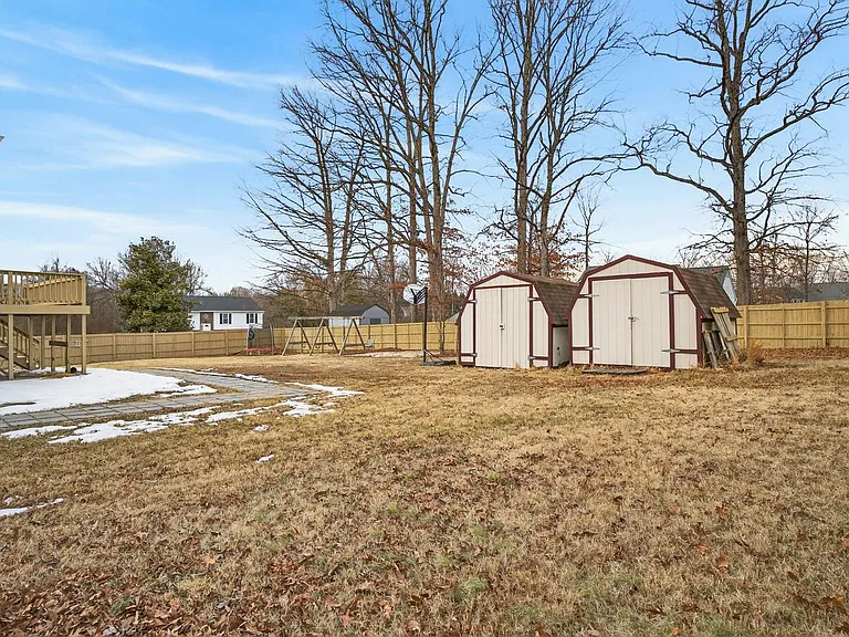 136 Stevens Dr — Photo 36