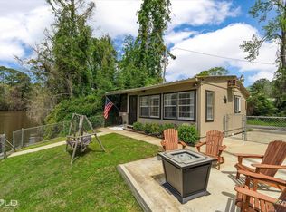 613 Pine Island Rd, Karnack, TX 75661