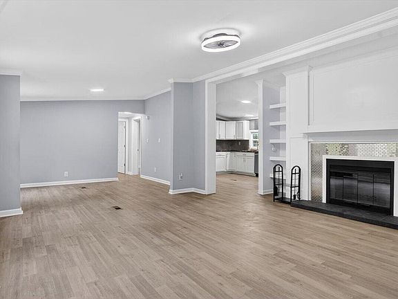 4th image of 129 Chestnut Dr